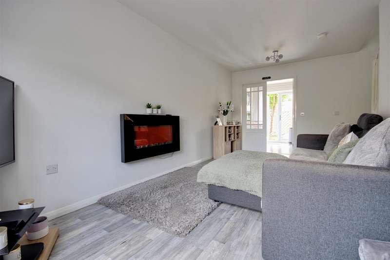 Property for Sale in Hamlet Drive, Kingswood, Hu7