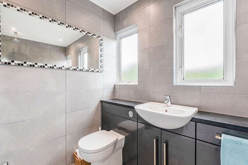 Property for Sale in Lovelace Drive, Pyrford, Surrey, Gu22