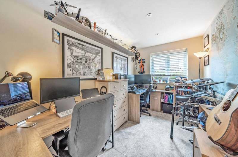 Property for Sale in Raynham Close, Burpham, Guildford, Surrey, Gu4