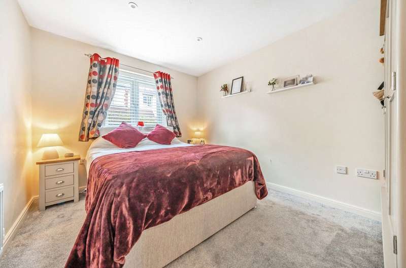 Property for Sale in Raynham Close, Burpham, Guildford, Surrey, Gu4