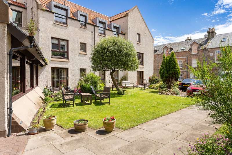 2 Bedrooms Flat for sale in Argyle Court, St Andrews, Fife, KY16