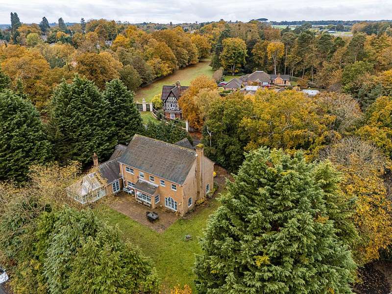 5 Bedrooms Detached House for sale in Cheapside Road, Ascot, SL5