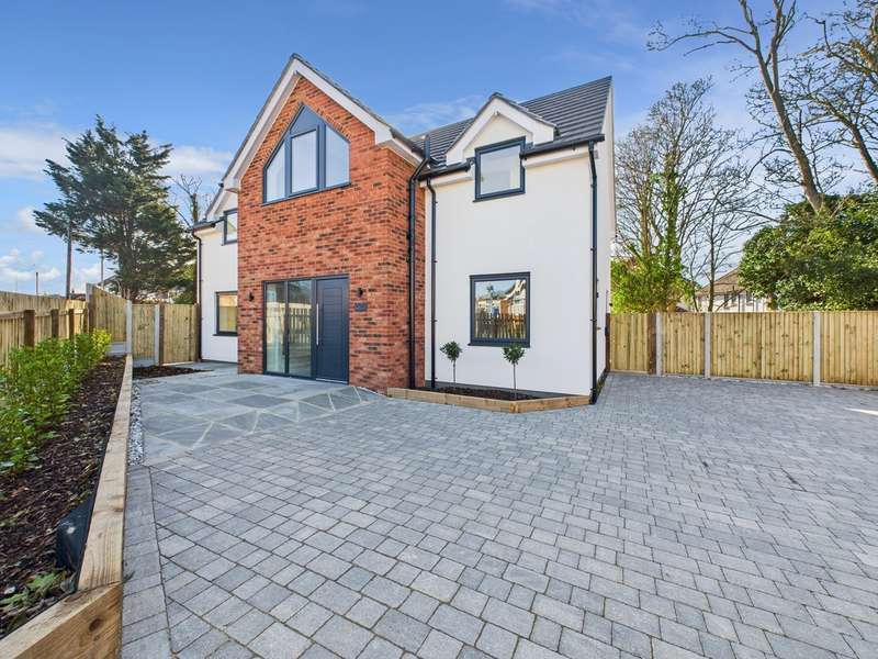 3 Bedrooms Detached House