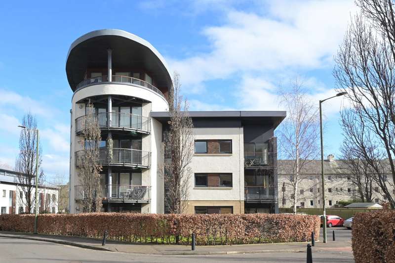 2 Bedrooms Flat