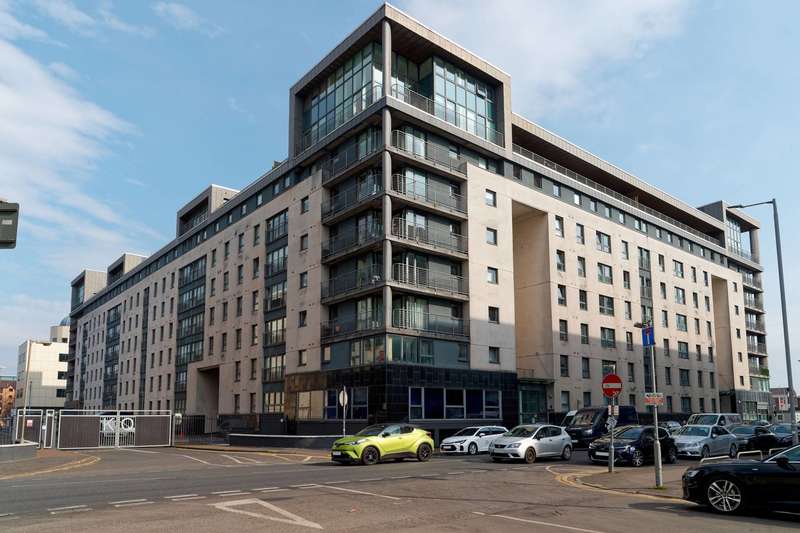2 Bedrooms Flat