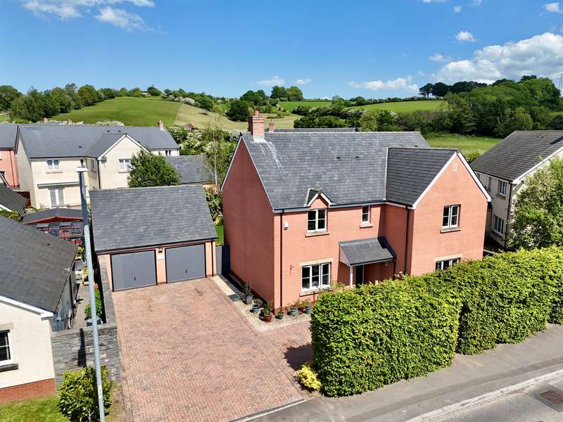 5 Bedrooms Detached House for sale in Berthon Road, Little Mill, Pontypool, NP4