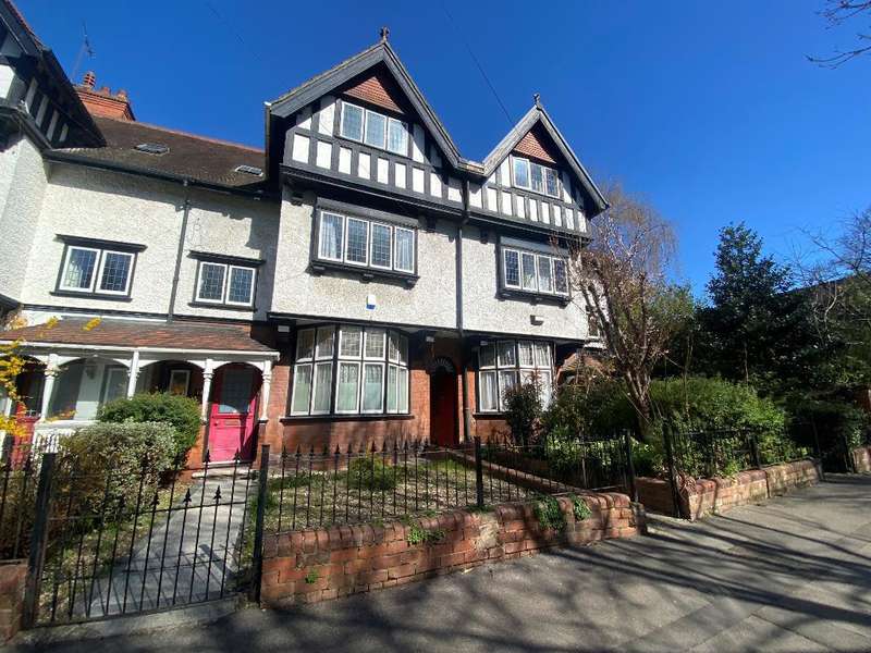 7 Bedrooms Terraced House for sale in Westbourne Ave, Hull, HU5