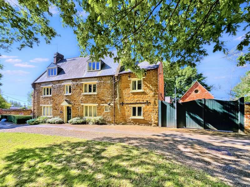 5 Bedrooms Detached House for sale in Blenheim Cottage, High Street, Flore, NN7
