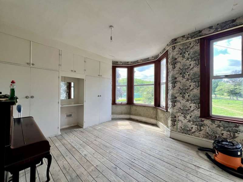 3 Bedrooms Terraced House for sale in Woodhouse Grove, Manor, E12