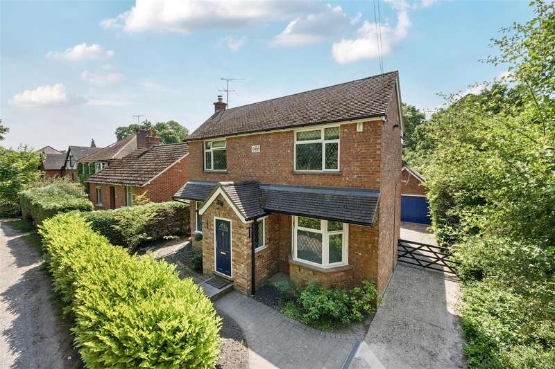 4 Bedrooms Detached House for sale in Addiscombe Road, Crowthorne, Berkshire, RG45