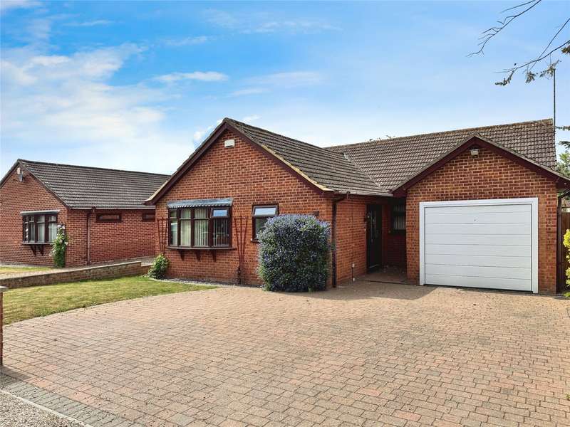 3 Bedrooms Bungalow for sale in Drome Path, Winnersh, Wokingham, Berkshire, RG41