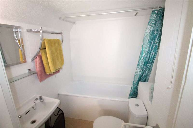 Property for Sale in Rothsay Road, Bedford, Mk40