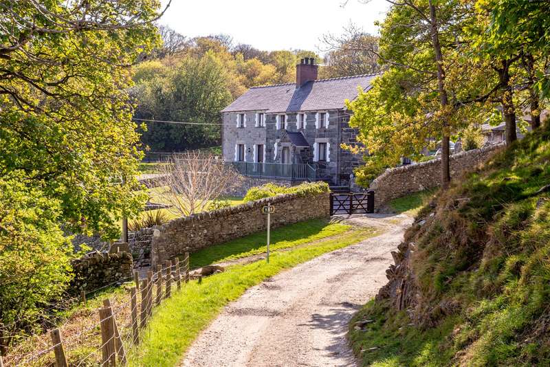 Property for Sale in Llechen Uchaf, Llechwedd, Conwy, Ll32