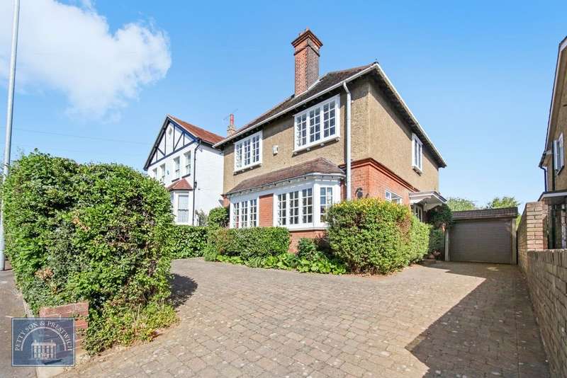Properties for Sale in Loughton, Woodbury Hill Loughton Essex