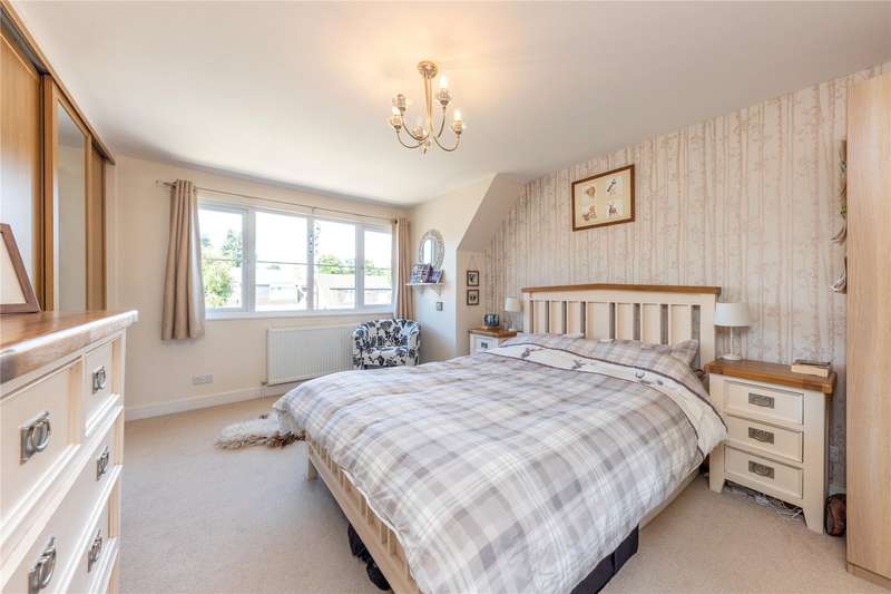 Property for Sale in Foxcote, Finchampstead, Wokingham, Berkshire, Rg40