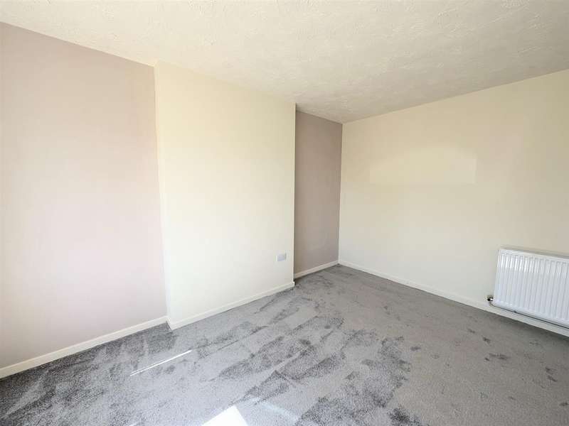 Property for Sale in Woodfield Drive, Swadlincote, De11