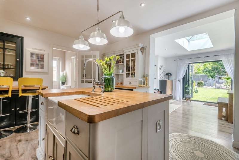 Property for Sale in Poplar Avenue, Windlesham, Surrey, Gu20