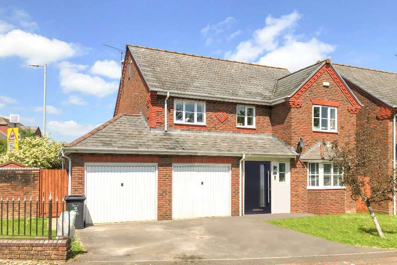 Property for Sale in Fovant Close, Peatmoor, Swindon, Swindon