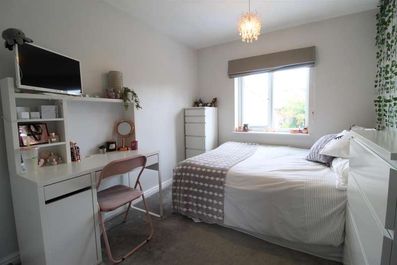 Property for Sale in Hurst Crescent, Glossop, Sk13