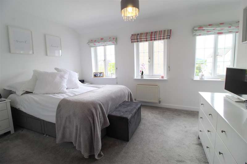 Property for Sale in Hurst Crescent, Glossop, Sk13