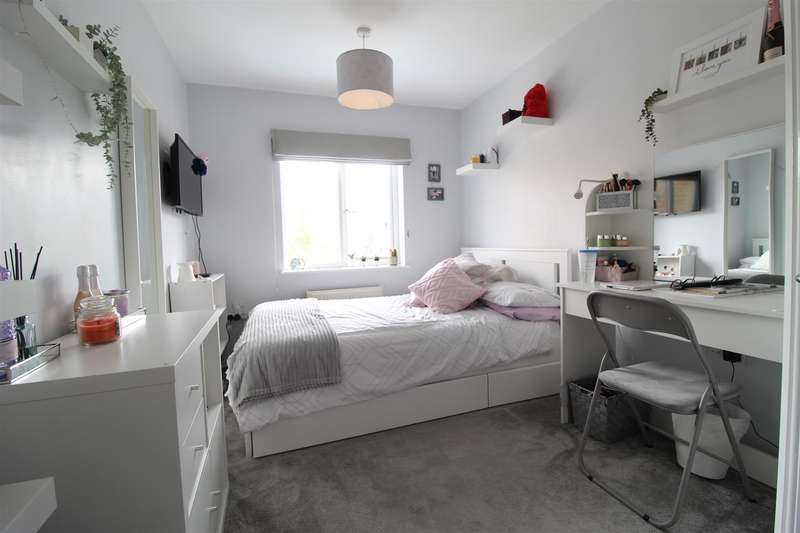 Property for Sale in Hurst Crescent, Glossop, Sk13