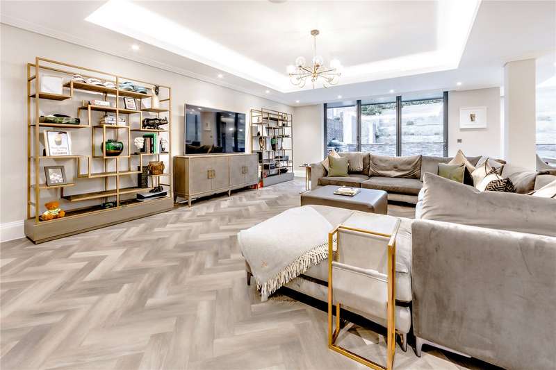 Property for Sale in Newlands Avenue, Radlett, Hertfordshire, Wd7