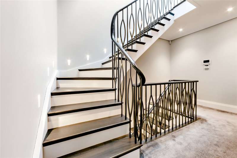 Property for Sale in Newlands Avenue, Radlett, Hertfordshire, Wd7