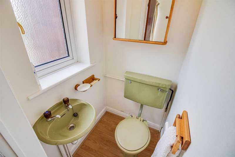 Property for Sale in Runtlings Lane, Ossett, Wf5