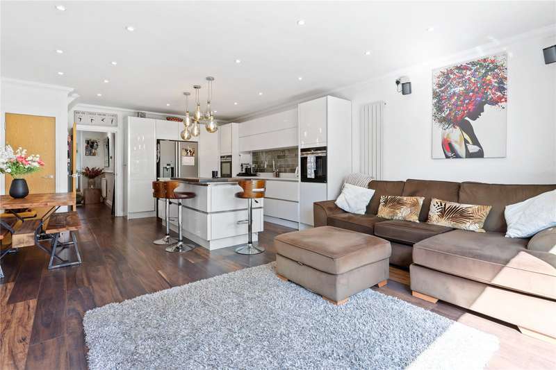 Property for Sale in Trenchard Close, Hersham, Waltononthames, Surrey, Kt12