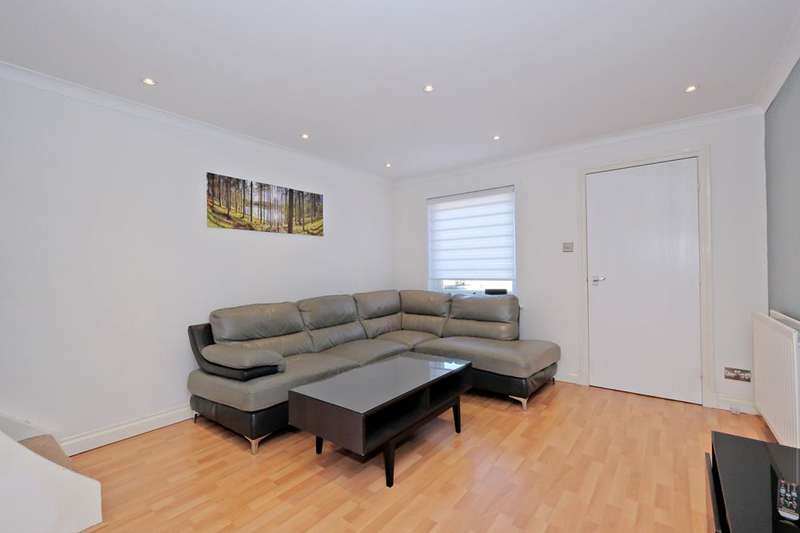 2 Bedrooms Terraced House for rent in Cove Circle, Cove, Aberdeen, AB12