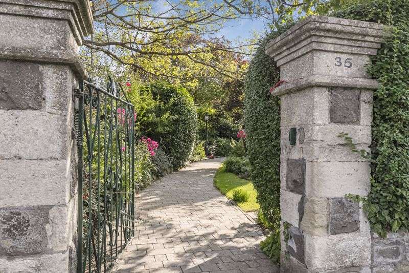 6 Bedrooms Property for sale in Charlton Road, Keynsham, BS31