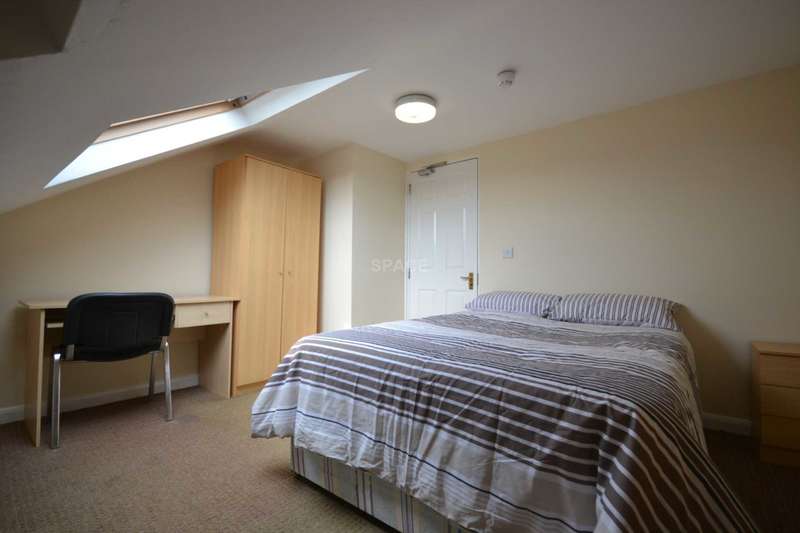 5 Bedrooms Terraced House for rent in Grange Avenue, Earley, Reading, Berkshire, RG6