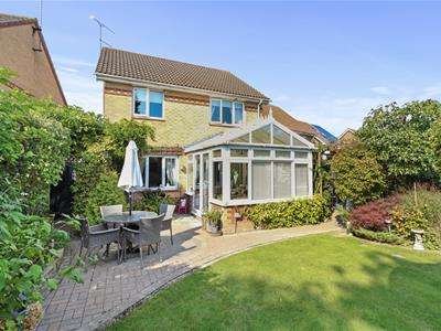 3 Bedrooms Detached House for sale in Penrith Way, Westham, Eastbourne, BN23
