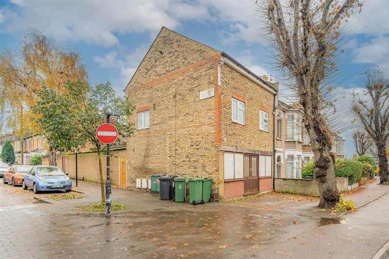  House for sale in Blackhorse Lane, London, E17