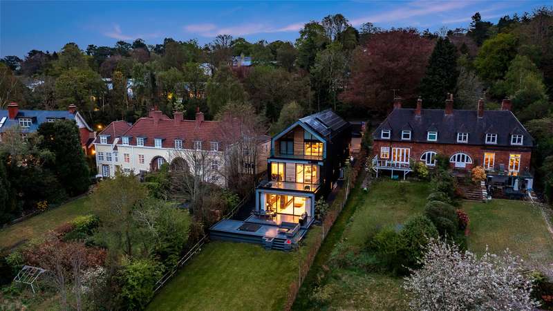 4 Bedrooms Detached House for sale in Congleton Road, Alderley Edge, SK9
