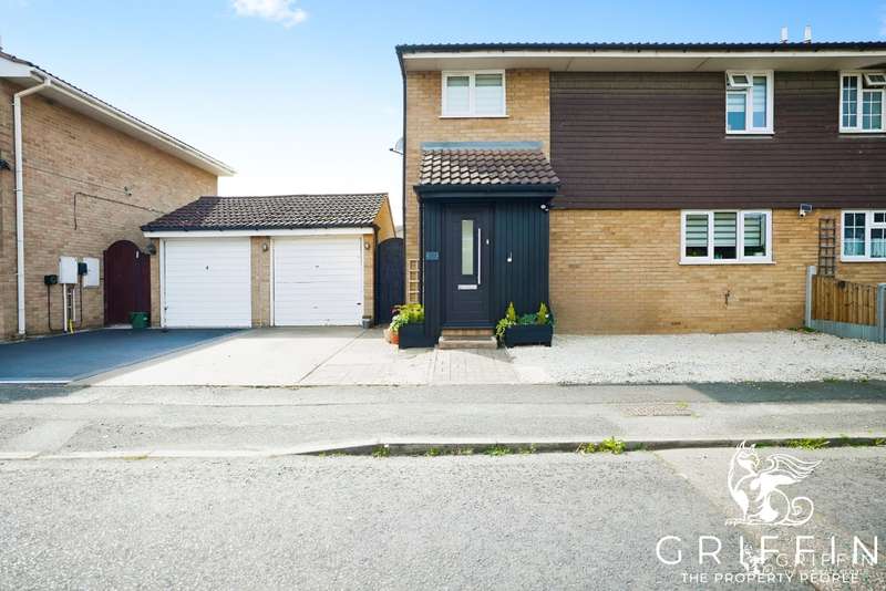 3 Bedrooms Semi Detached House for sale in Medlar Road, Grays, RM17