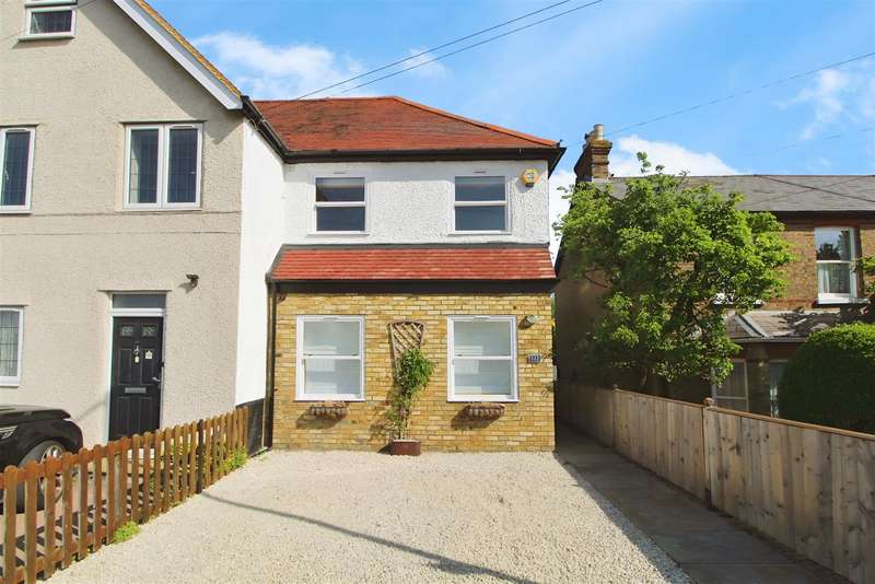 3 Bedrooms Semi Detached House for rent in Stomp Road, Burnham, Slough, SL1