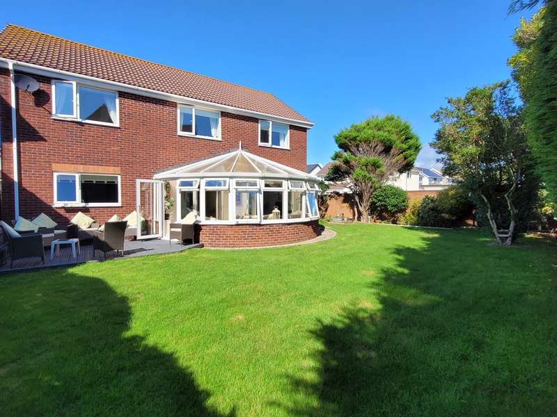5 Bedrooms Detached House for sale in Sanderling Close, Rest Bay, Porthcawl, CF36