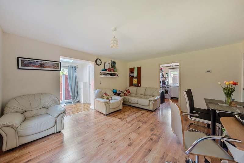 2 Bedrooms Maisonette Flat for rent in Medill Close, Woodcote, RG8