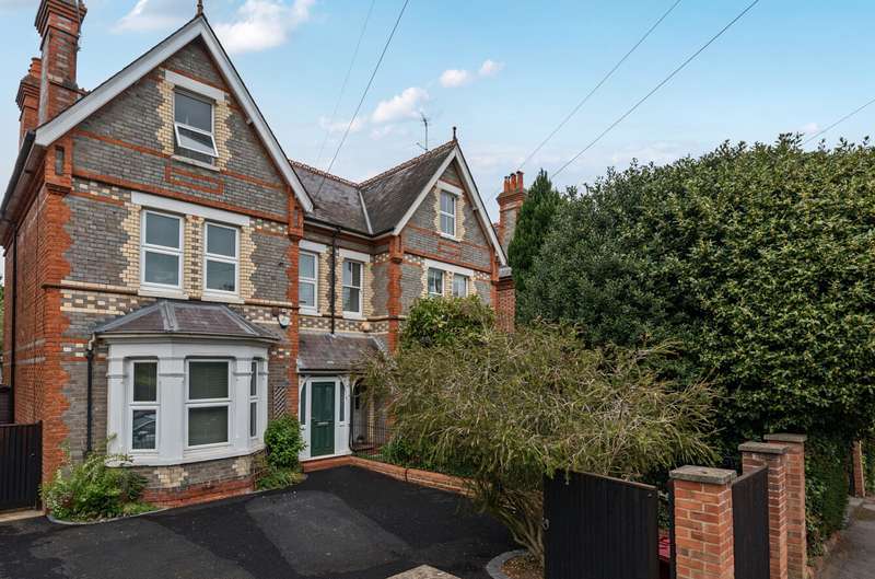 6 Bedrooms House