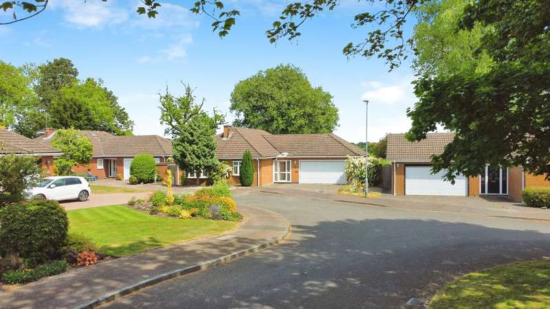 3 Bedrooms Detached Bungalow for sale in Walton Close, Kirby Muxloe, LE9