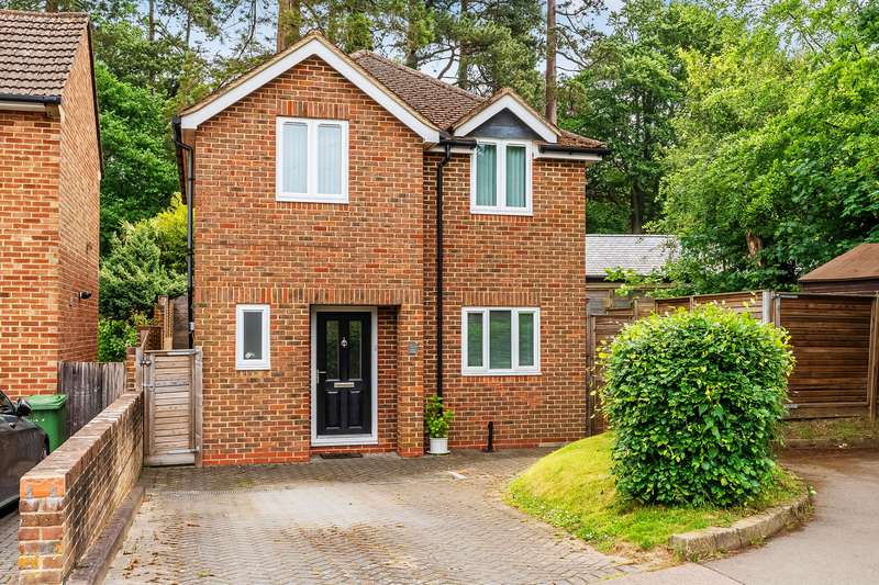 3 Bedrooms Property for sale in Gorse Road, Tunbridge Wells, TN2