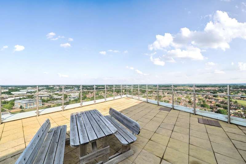 2 Bedrooms Apartment Flat for rent in Royal Winchester House, Bracknell, RG12