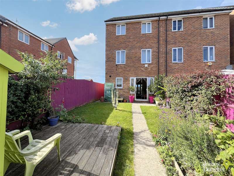 3 Bedrooms Detached House for sale in Kingfisher Walk, Newport, GL13
