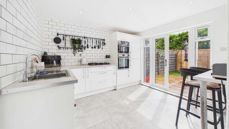 3 Bedrooms Terraced House for sale in Rattray, Erskine, PA8