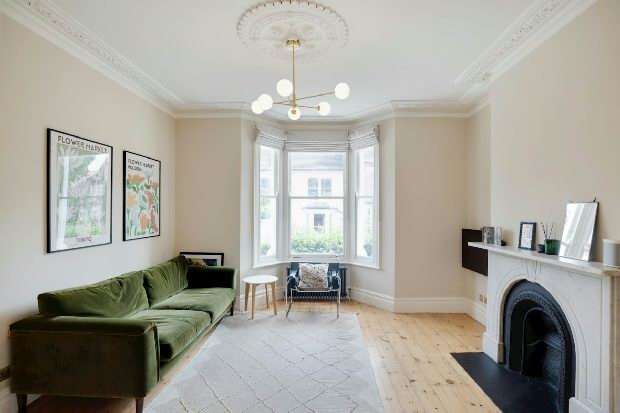 4 Bedrooms Terraced House for sale in Cheverton Road Whitehall, N19
