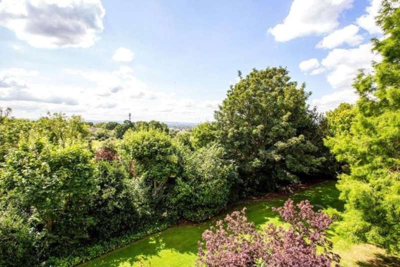 Property for Sale in The Bowls, Chigwell, Ig7