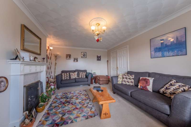 Property for Sale in Bedroom House Detached In Darnhall, Cw7