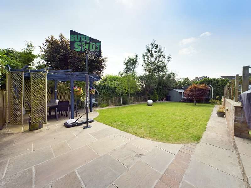 Property for Sale in Mallinson Oval, Harrogate, North Yorkshire, Hg2