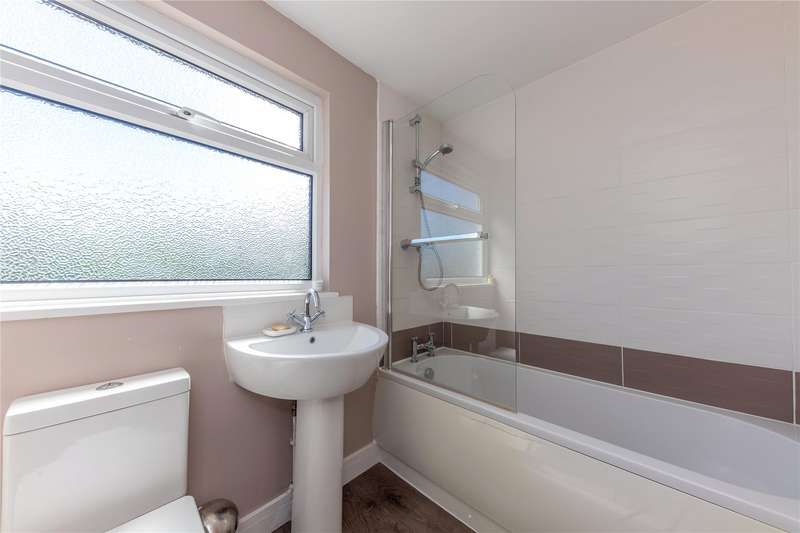 Property for Sale in Foxcote, Finchampstead, Wokingham, Berkshire, Rg40